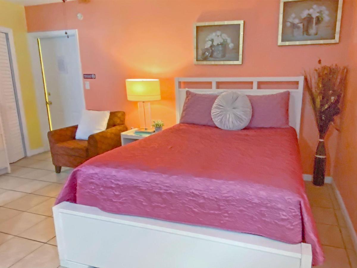 Bella Sirena Inn St. Pete Beach Eksteriør billede
