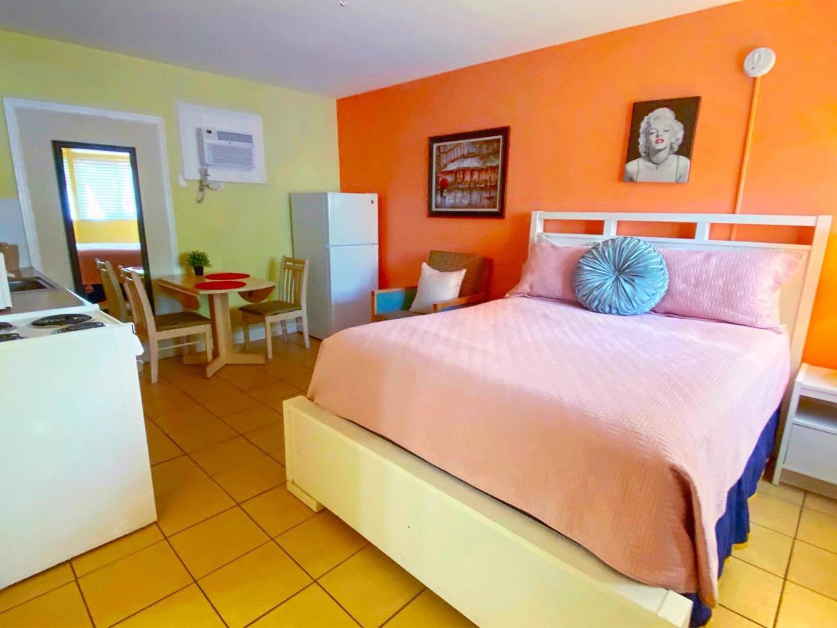 Bella Sirena Inn St. Pete Beach Eksteriør billede